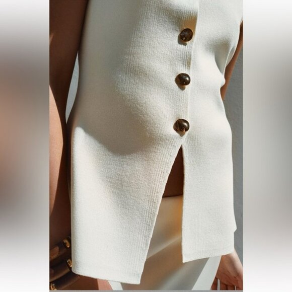 ZARA BASIC KNIT GOLD BUTTON VEST - Picture 1 of 4